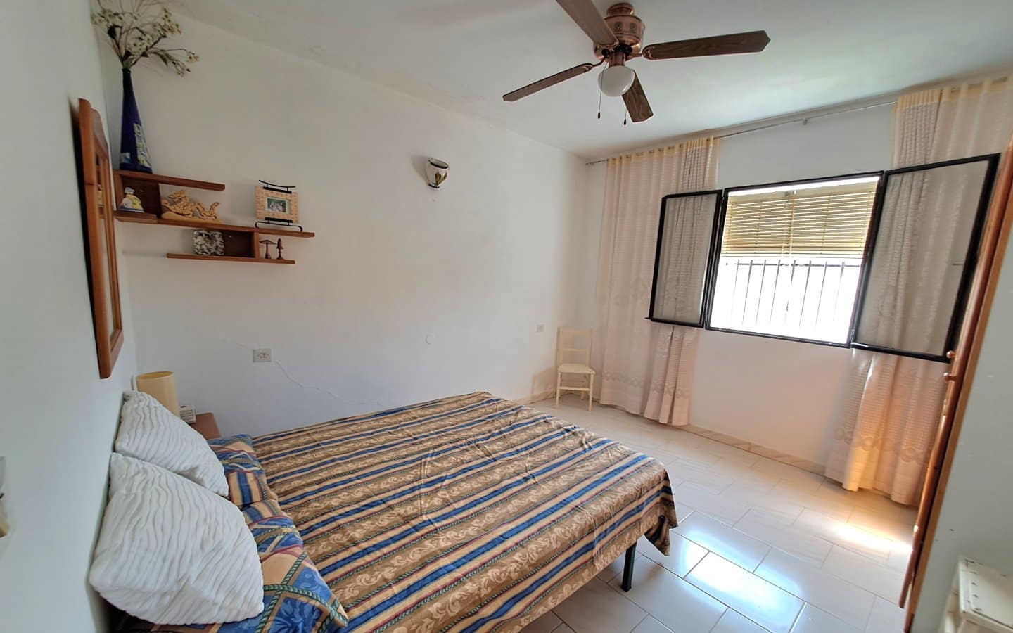 5 bedroom Townhouse for sale in Iznajar with garage - € 130,000 (Ref: 10118147)
