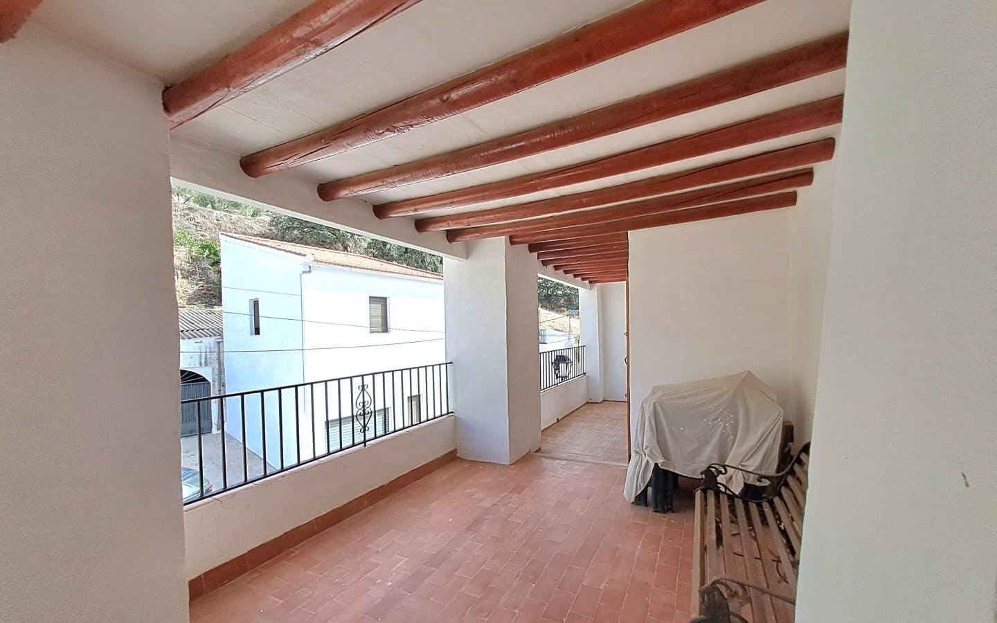 5 bedroom Townhouse for sale in Iznajar with garage - € 130,000 (Ref: 10118147)