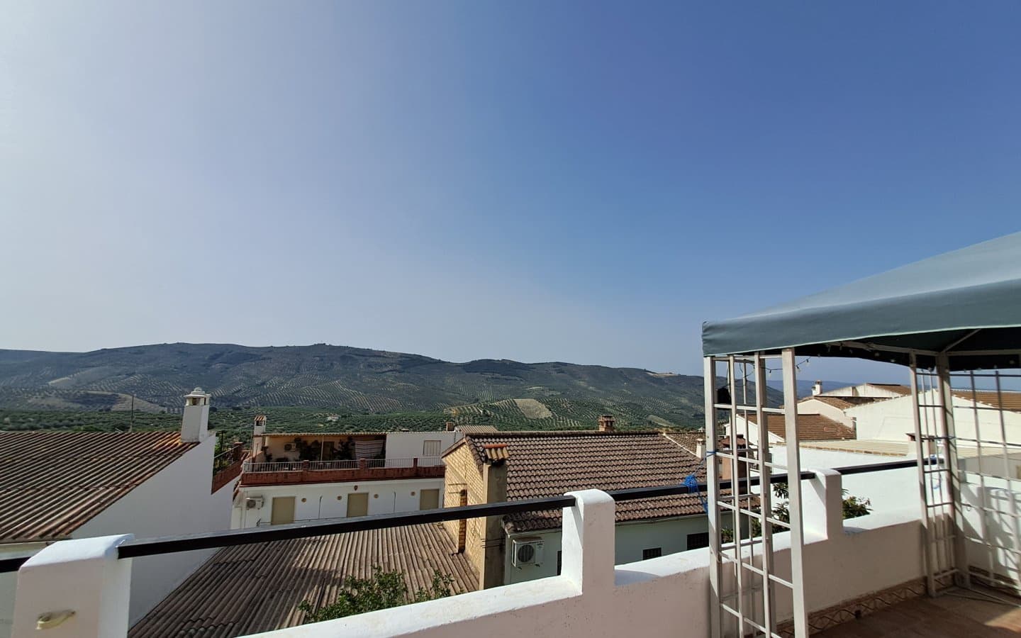 5 bedroom Townhouse for sale in Iznajar with garage - € 130,000 (Ref: 10118147)