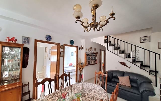 5 quarto Casa em Banda para venda em Iznájar com garagem - 130 000 € (Ref: 10118147)