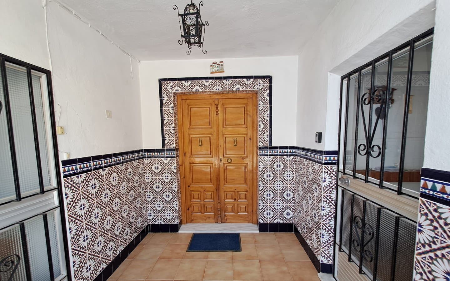 5 bedroom Townhouse for sale in Iznajar with garage - € 130,000 (Ref: 10118147)