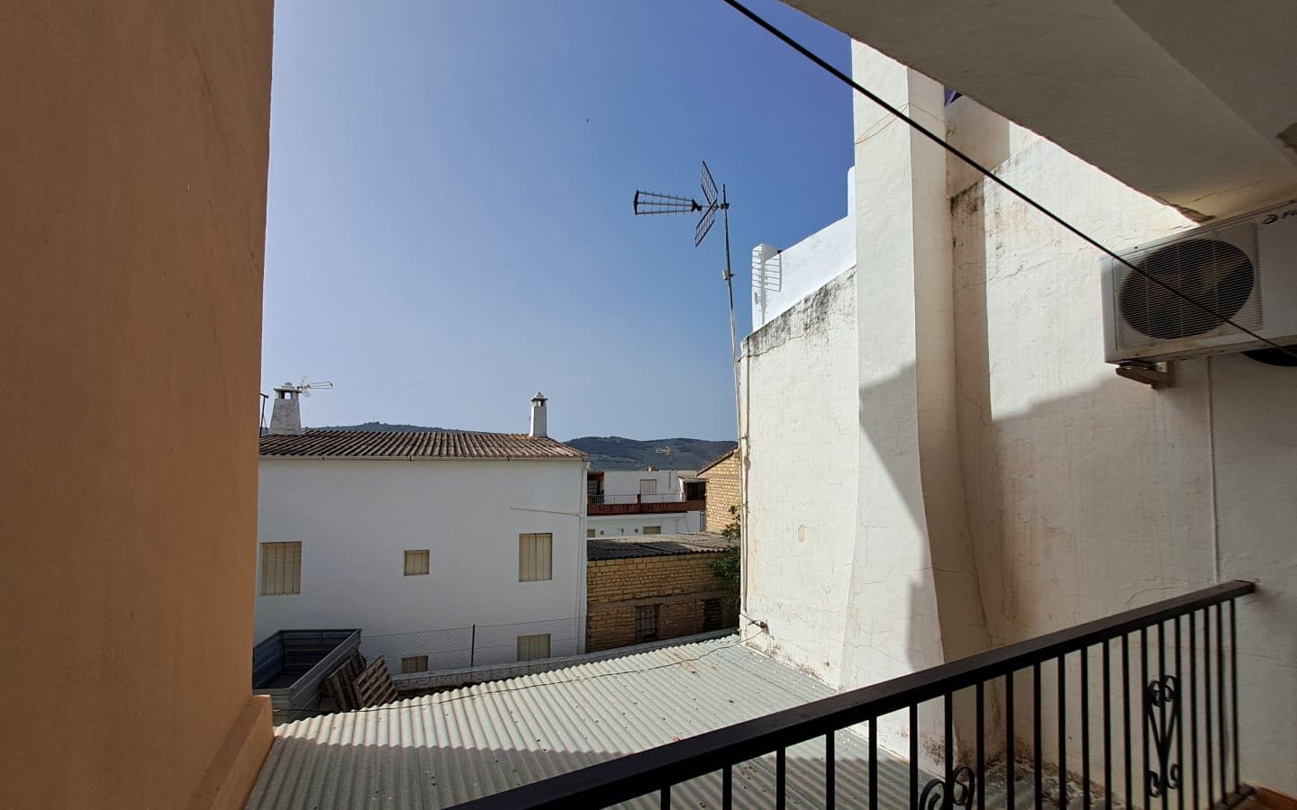 5 bedroom Townhouse for sale in Iznajar with garage - € 130,000 (Ref: 10118147)