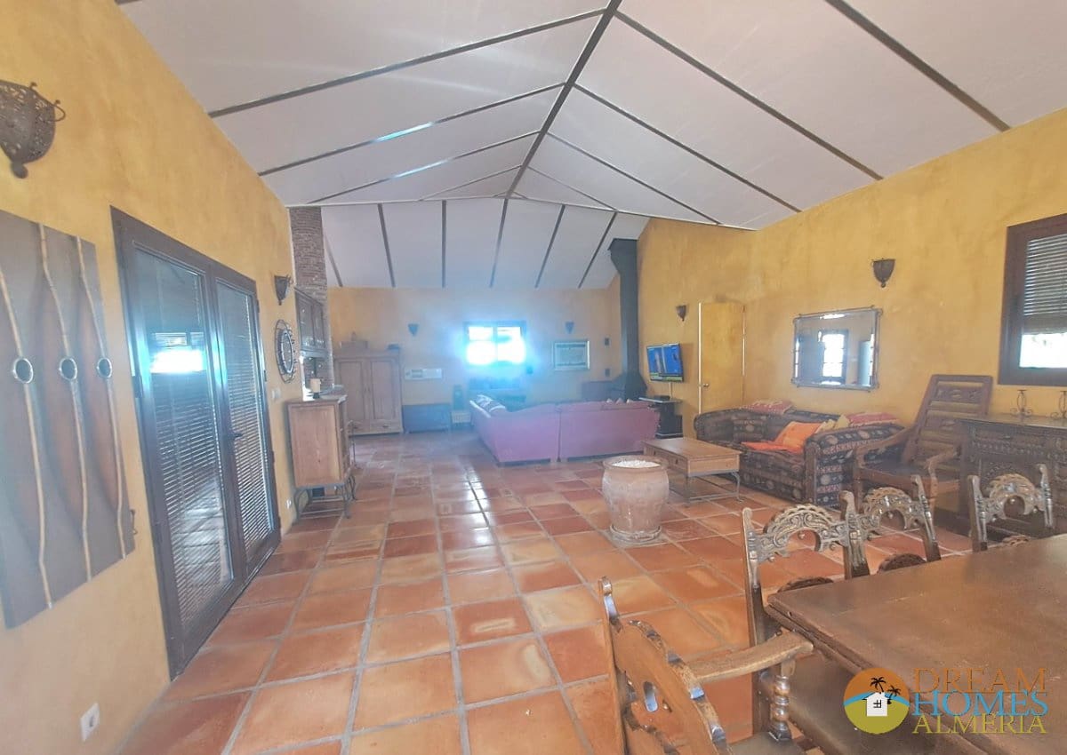 4 soveværelse Finca/Landehus til salg i Iznajar med swimmingpool garage - € 425.000 (Ref: 10157072)