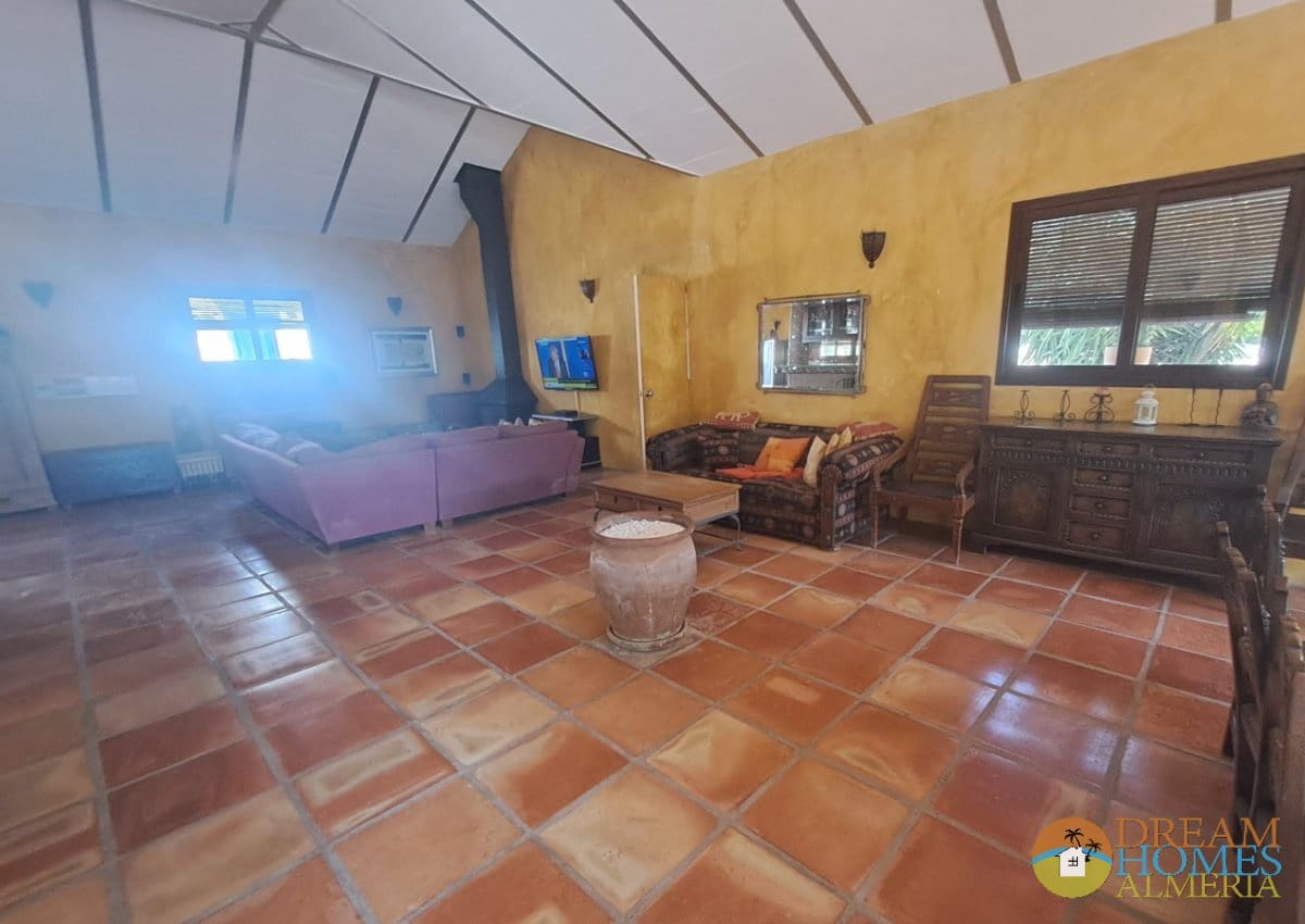4 soveværelse Finca/Landehus til salg i Iznajar med swimmingpool garage - € 425.000 (Ref: 10157072)
