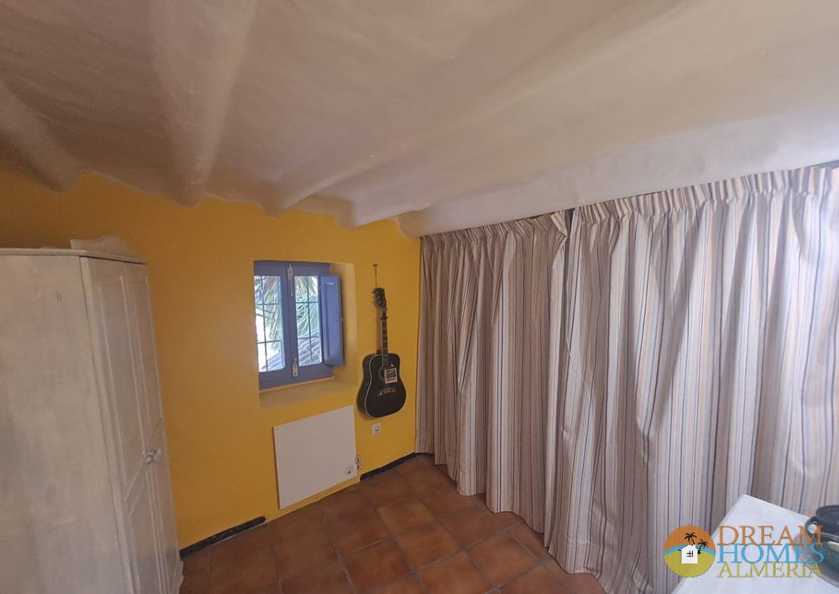 4 soveværelse Finca/Landehus til salg i Iznajar med swimmingpool garage - € 425.000 (Ref: 10157072)