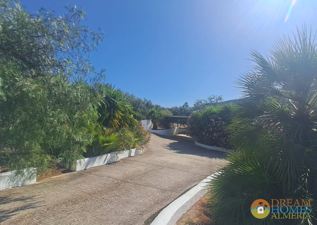 4 soveværelse Finca/Landehus til salg i Iznajar med swimmingpool garage - € 425.000 (Ref: 10157072)