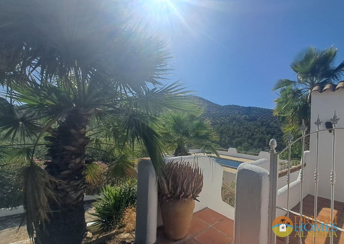 4 soveværelse Finca/Landehus til salg i Iznajar med swimmingpool garage - € 425.000 (Ref: 10157072)