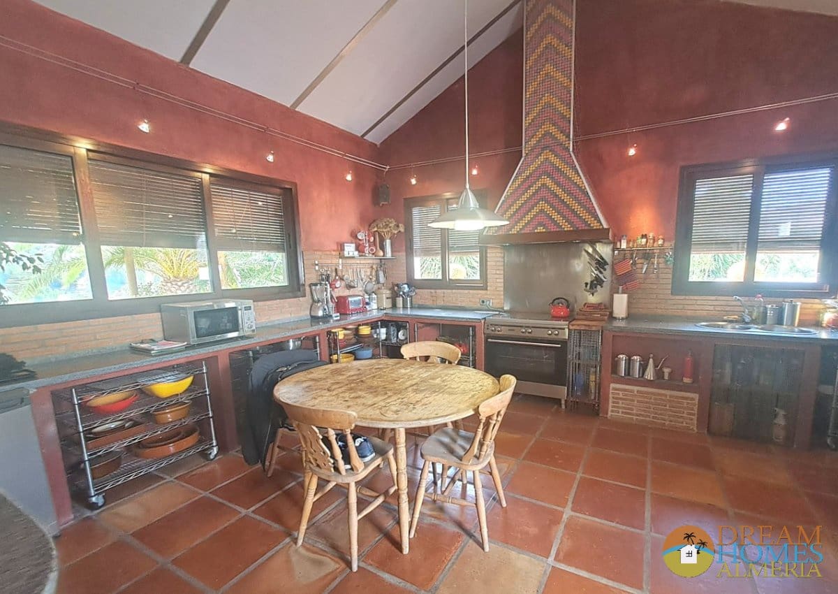 4 soveværelse Finca/Landehus til salg i Iznajar med swimmingpool garage - € 425.000 (Ref: 10157072)