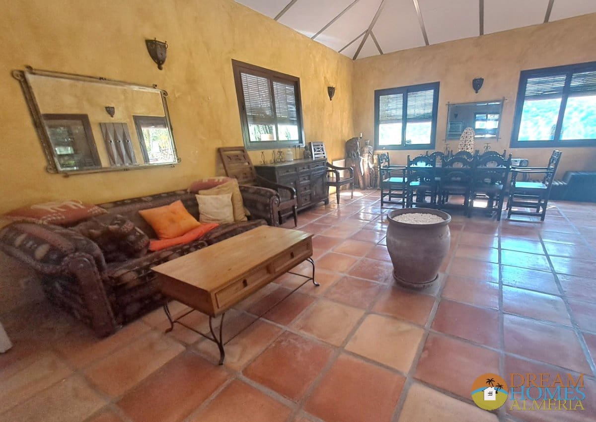 4 soveværelse Finca/Landehus til salg i Iznajar med swimmingpool garage - € 425.000 (Ref: 10157072)
