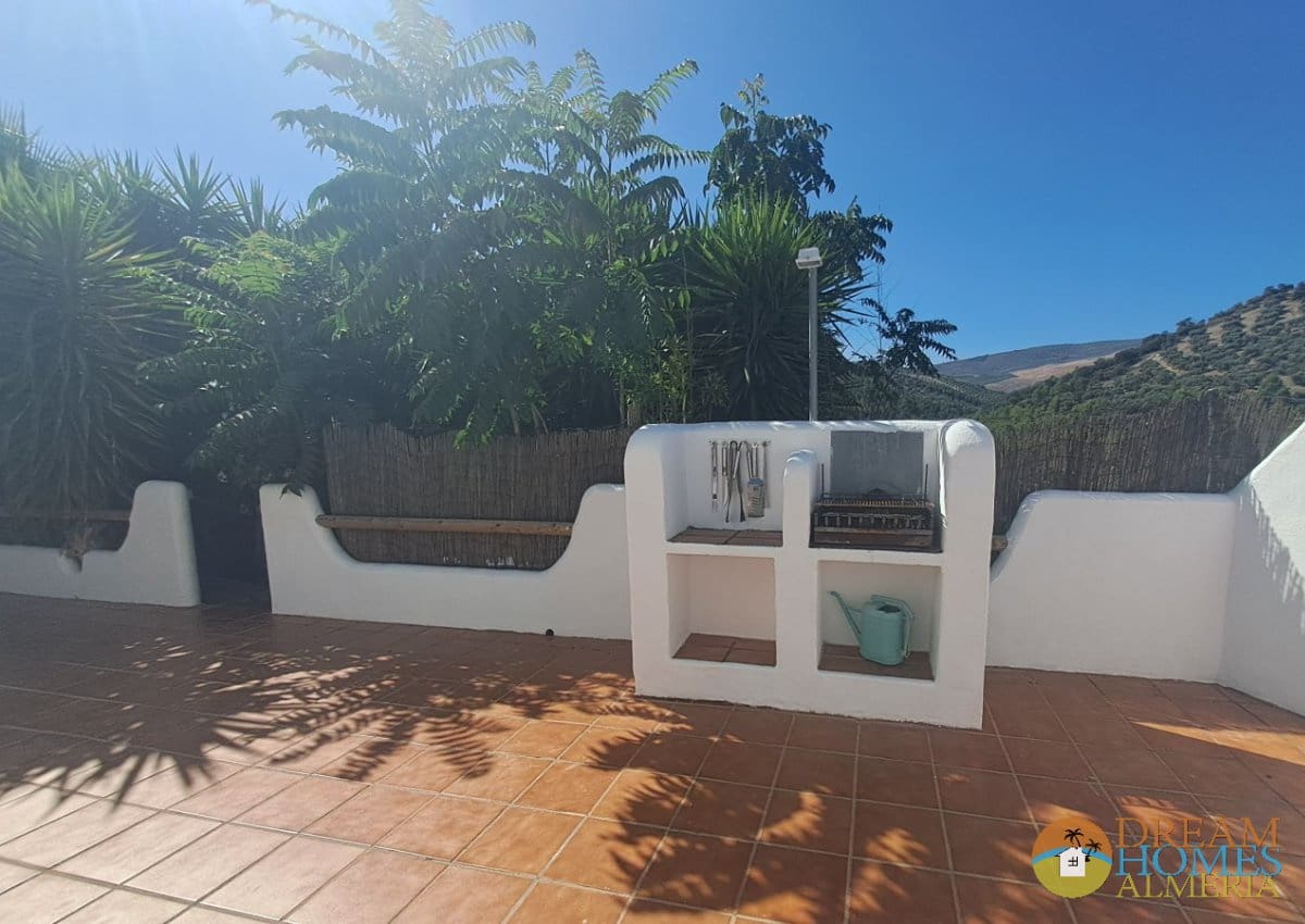 4 soveværelse Finca/Landehus til salg i Iznajar med swimmingpool garage - € 425.000 (Ref: 10157072)