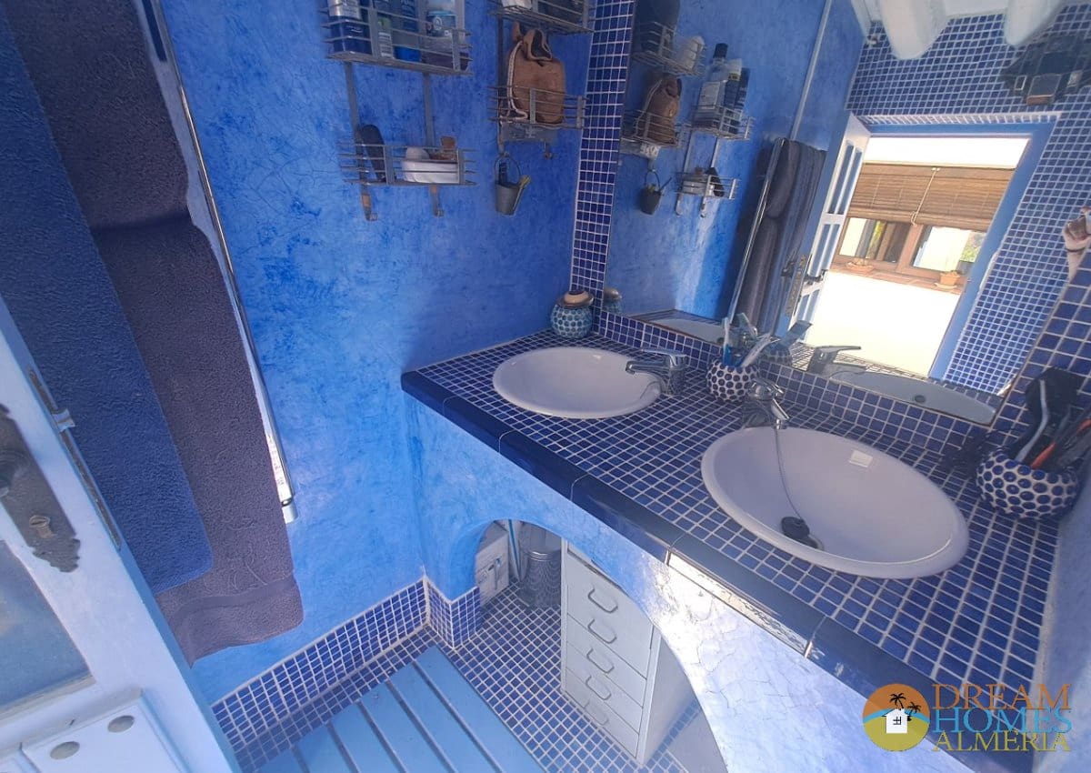 4 soveværelse Finca/Landehus til salg i Iznajar med swimmingpool garage - € 425.000 (Ref: 10157072)