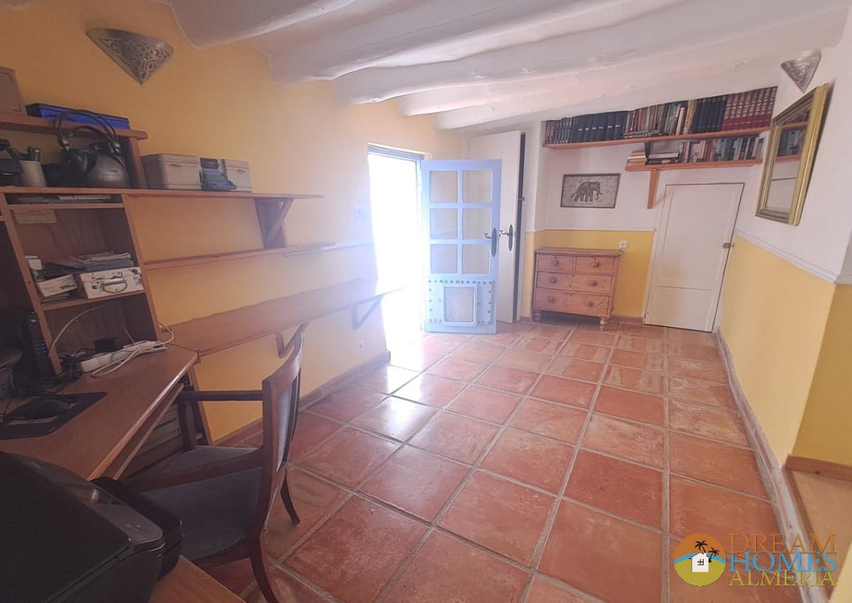 4 soveværelse Finca/Landehus til salg i Iznajar med swimmingpool garage - € 425.000 (Ref: 10157072)