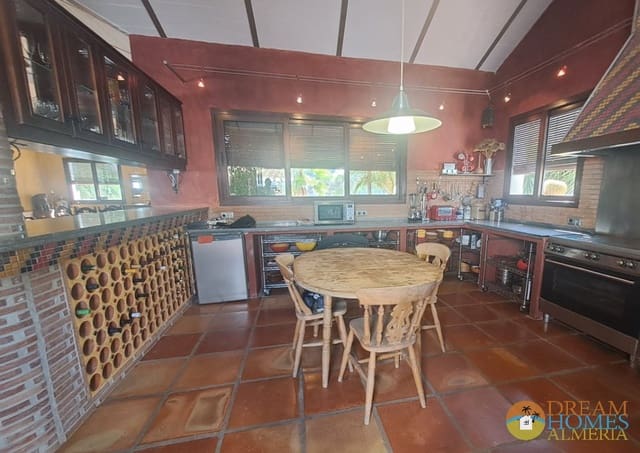 4 sovrum Finca/Hus på landet till salu i Iznájar med pool garage - 425 000 € (Ref: 10157072)