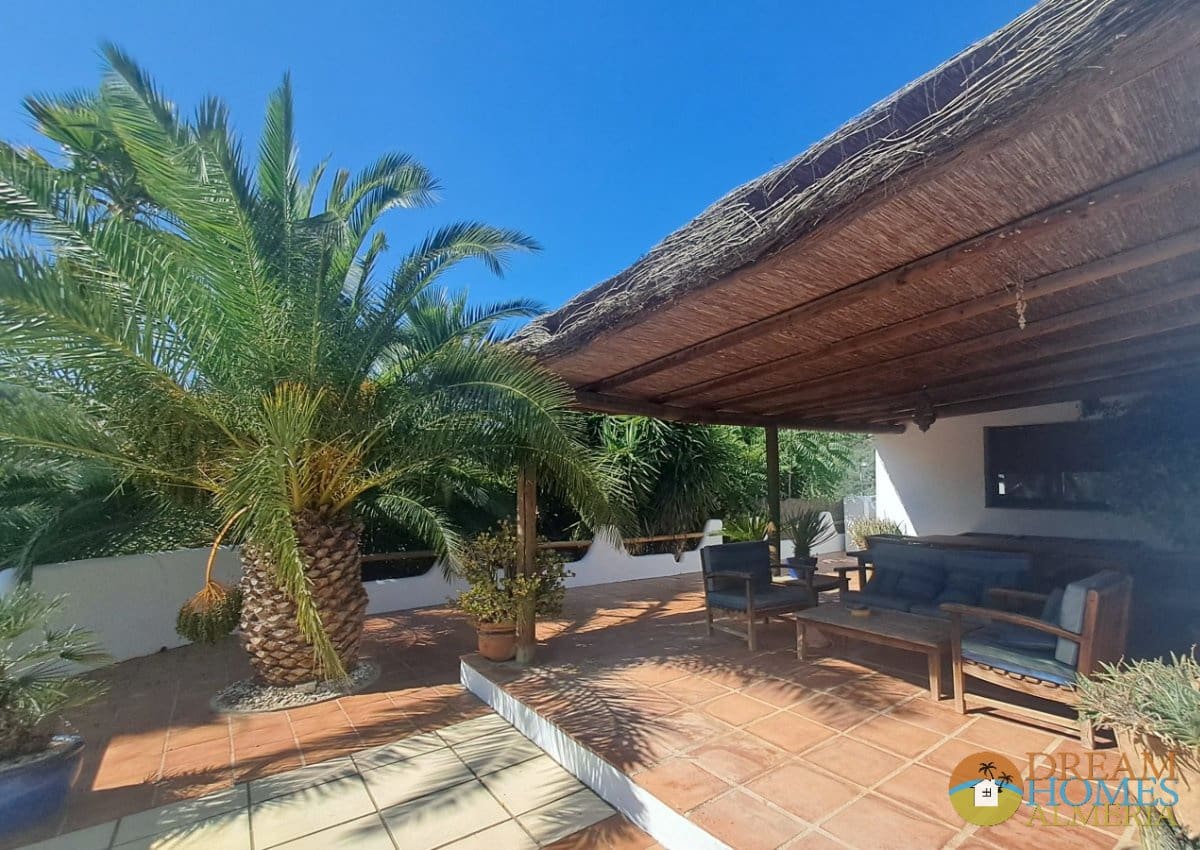 4 soveværelse Finca/Landehus til salg i Iznajar med swimmingpool garage - € 425.000 (Ref: 10157072)