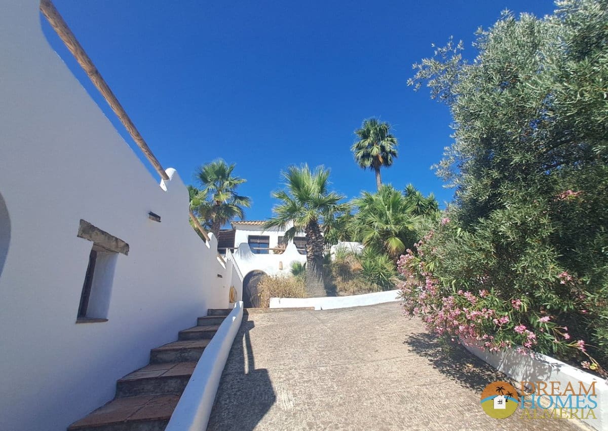 4 soveværelse Finca/Landehus til salg i Iznajar med swimmingpool garage - € 425.000 (Ref: 10157072)