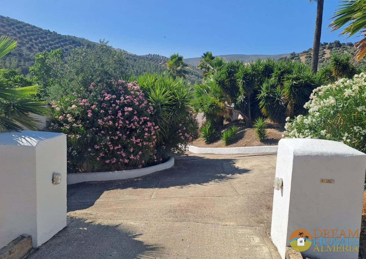 4 soveværelse Finca/Landehus til salg i Iznajar med swimmingpool garage - € 425.000 (Ref: 10157072)