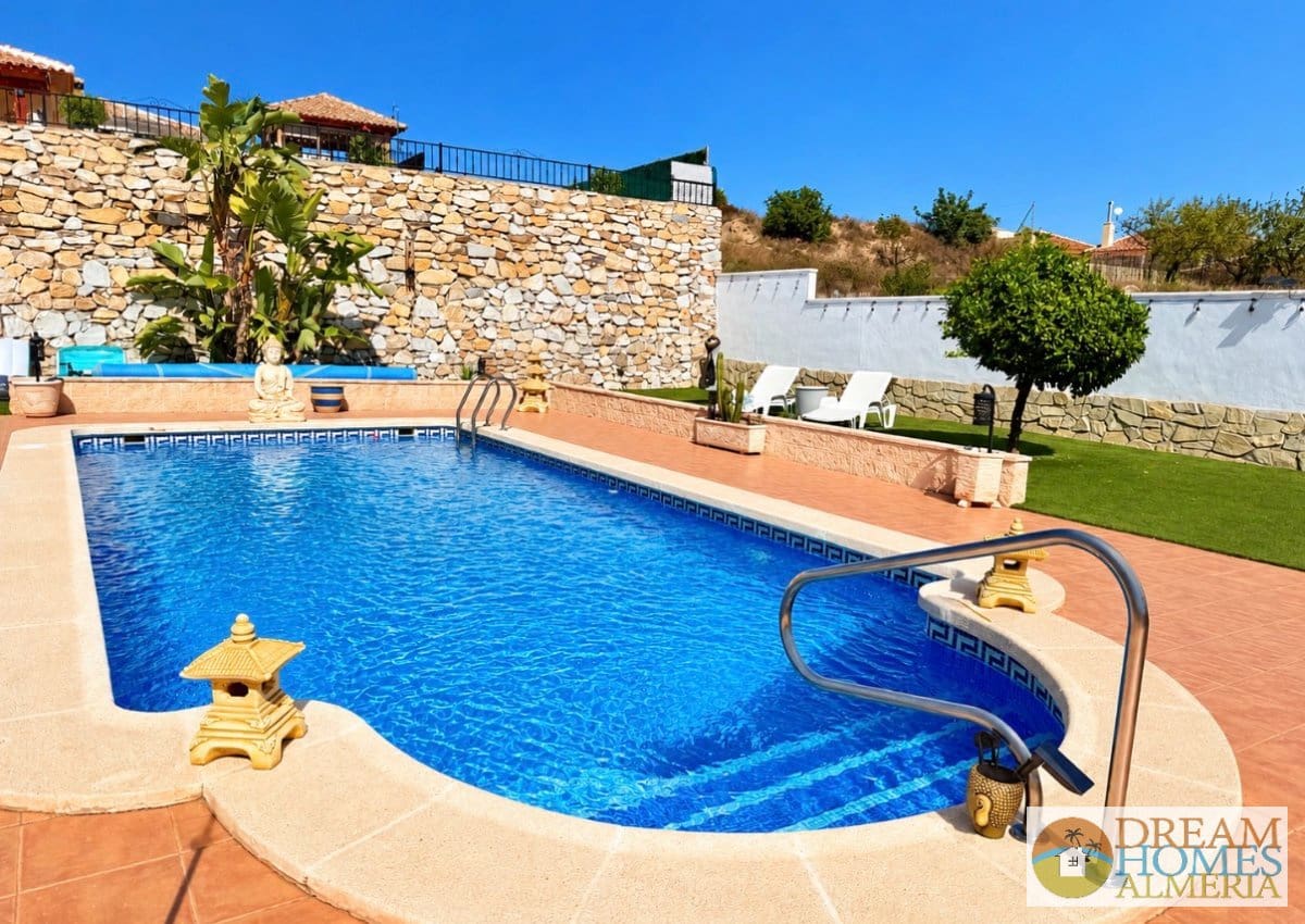 3 sypialnia Willa na sprzedaż w Arboleas z basenem garażem - 349 950 € (Ref: 10158474)