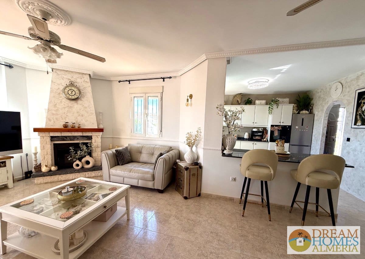 3 sypialnia Willa na sprzedaż w Arboleas z basenem garażem - 349 950 € (Ref: 10158474)
