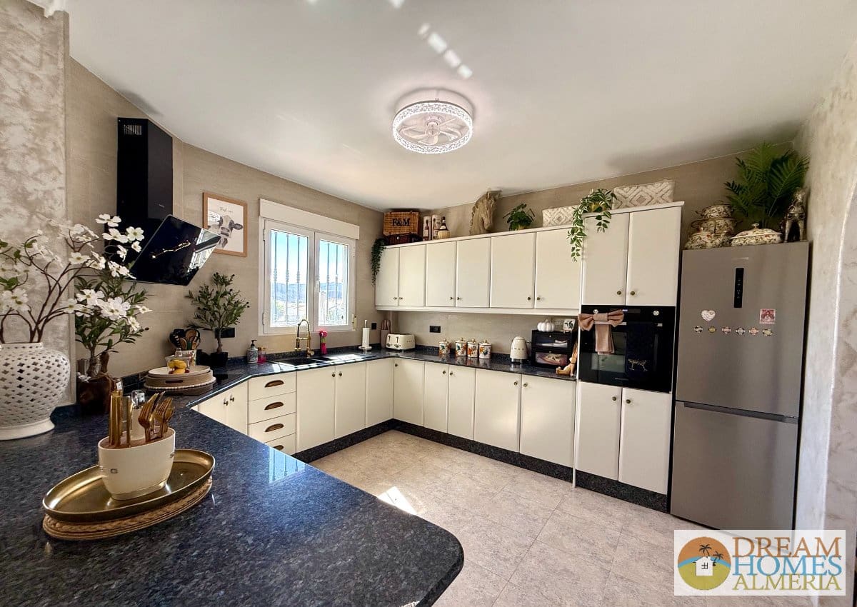 3 sypialnia Willa na sprzedaż w Arboleas z basenem garażem - 349 950 € (Ref: 10158474)