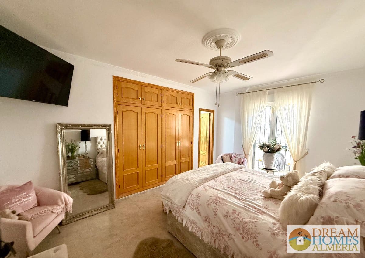 3 sypialnia Willa na sprzedaż w Arboleas z basenem garażem - 349 950 € (Ref: 10158474)