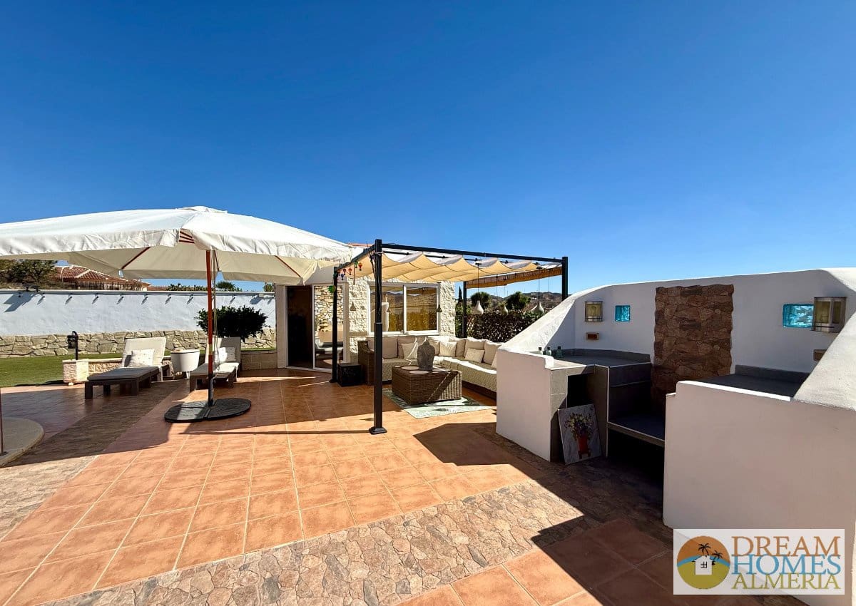 3 sypialnia Willa na sprzedaż w Arboleas z basenem garażem - 349 950 € (Ref: 10158474)
