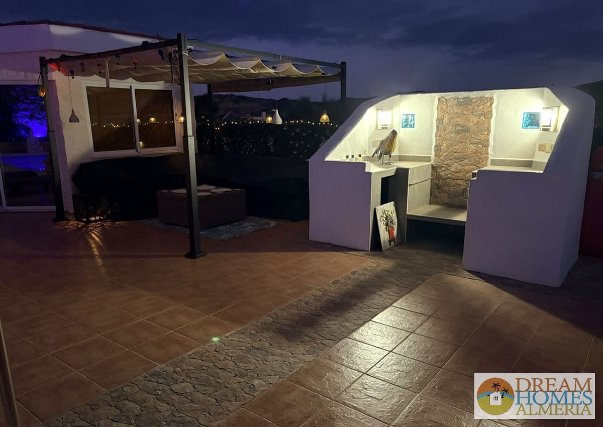3 sypialnia Willa na sprzedaż w Arboleas z basenem garażem - 349 950 € (Ref: 10158474)