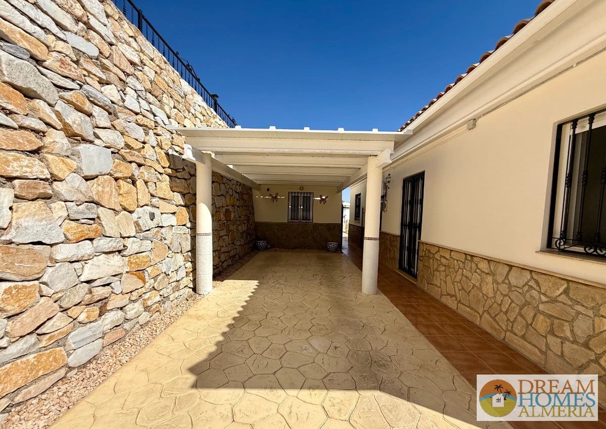 3 sypialnia Willa na sprzedaż w Arboleas z basenem garażem - 349 950 € (Ref: 10158474)