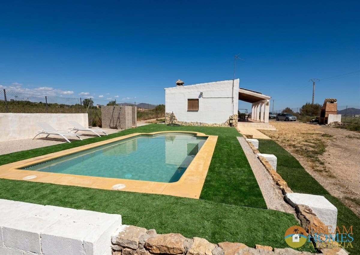 2 soveværelse Finca/Landehus til salg i Huercal-Overa med swimmingpool - € 175.000 (Ref: 10172370)
