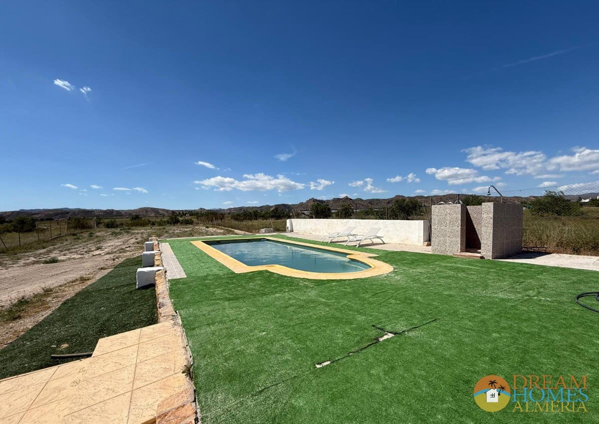 2 soveværelse Finca/Landehus til salg i Huercal-Overa med swimmingpool - € 175.000 (Ref: 10172370)