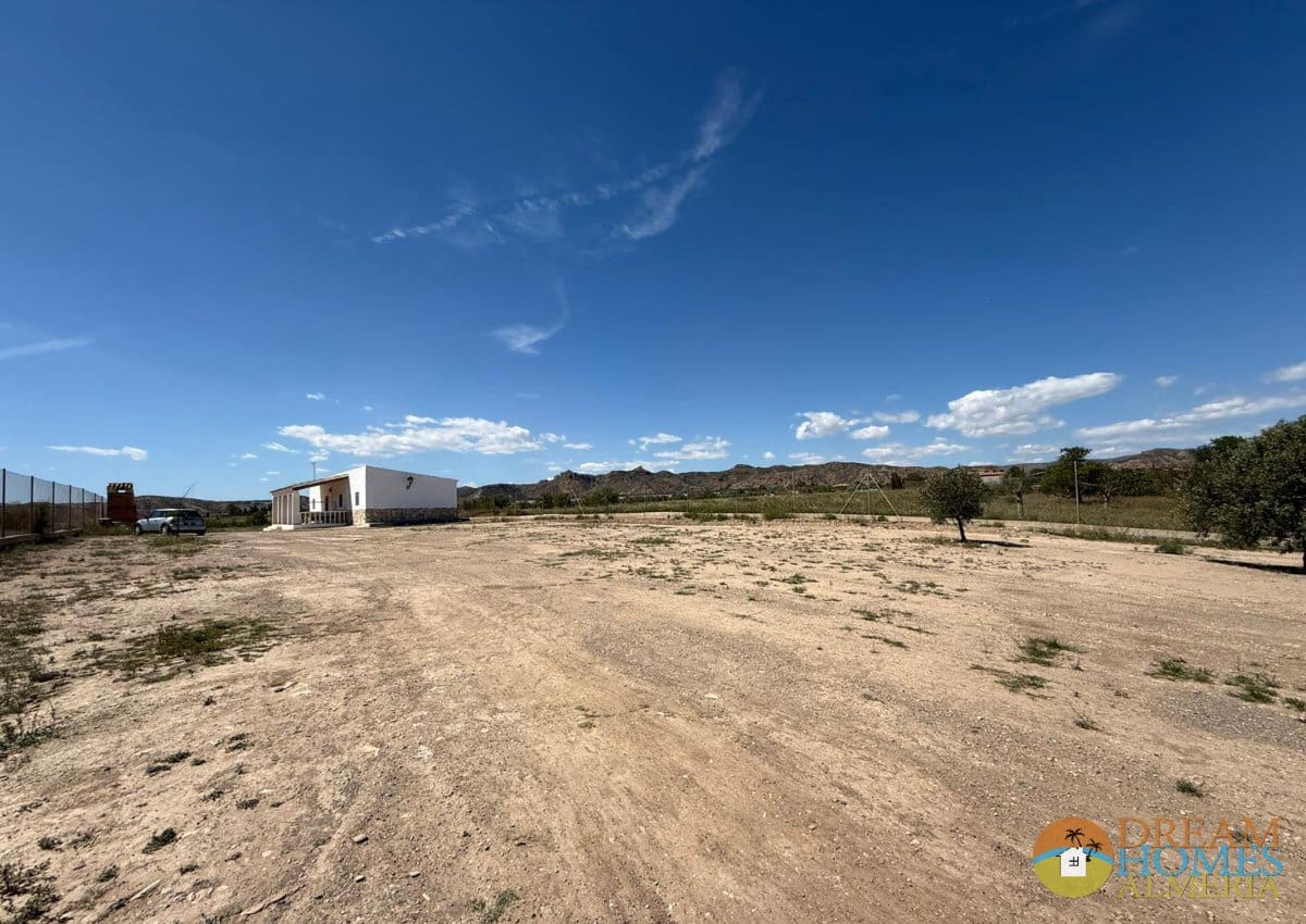 2 soveværelse Finca/Landehus til salg i Huercal-Overa med swimmingpool - € 175.000 (Ref: 10172370)