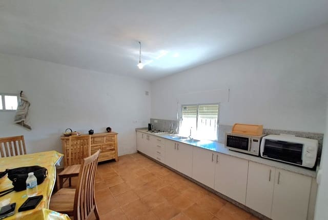 4 bedroom Villa for sale in Castillo de Locubín - € 220,000 (Ref: 7524150)