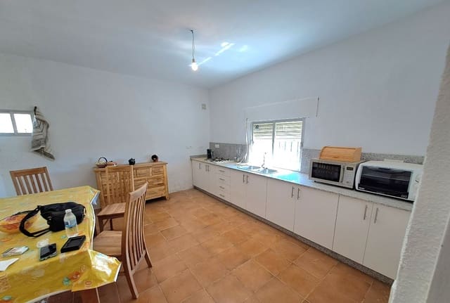 4 bedroom Villa for sale in Castillo de Locubín - € 220,000 (Ref: 7524150)