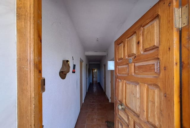 4 bedroom Villa for sale in Castillo de Locubín - € 220,000 (Ref: 7524150)