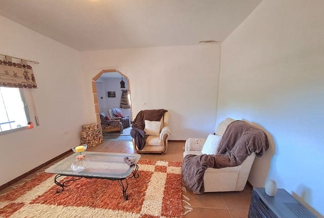 4 bedroom Villa for sale in Castillo de Locubín - € 220,000 (Ref: 7524150)