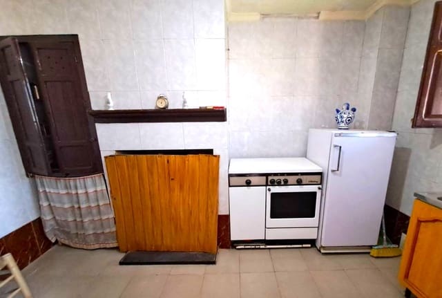 4 soverom Hus til salgs i Castillo de Locubín - € 59 000 (Ref: 7656830)