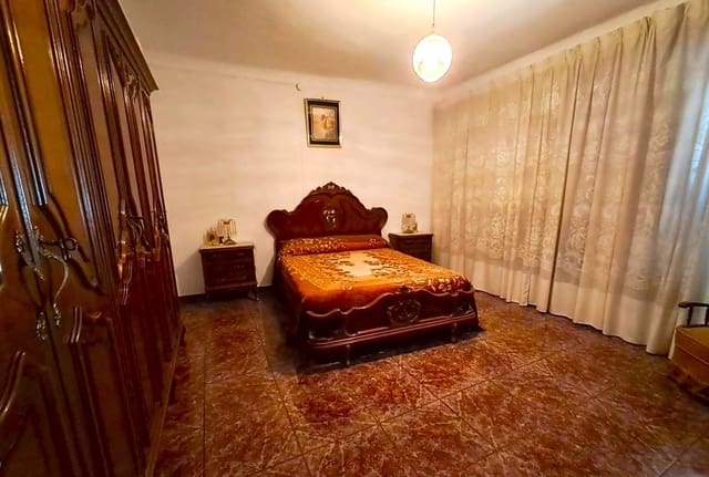 4 soverom Hus til salgs i Castillo de Locubín - € 59 000 (Ref: 7656830)