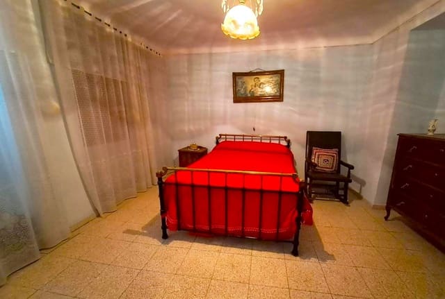 4 soverom Hus til salgs i Castillo de Locubín - € 59 000 (Ref: 7656830)