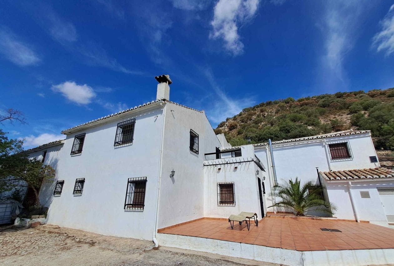 4 soveværelse Semi-Rækkehus til salg i Rute med swimmingpool - € 320.000 (Ref: 7878630)