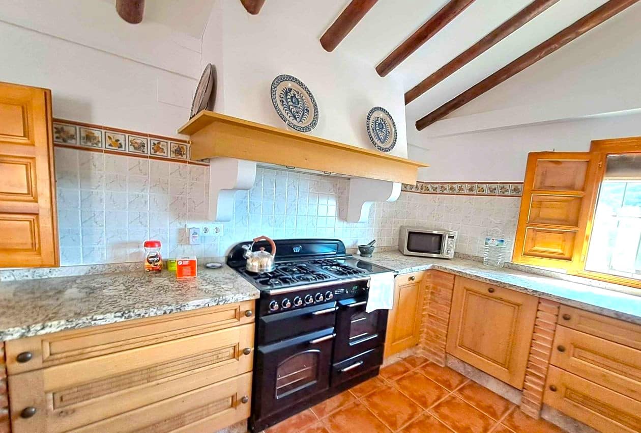 4 soveværelse Semi-Rækkehus til salg i Rute med swimmingpool - € 320.000 (Ref: 7878630)