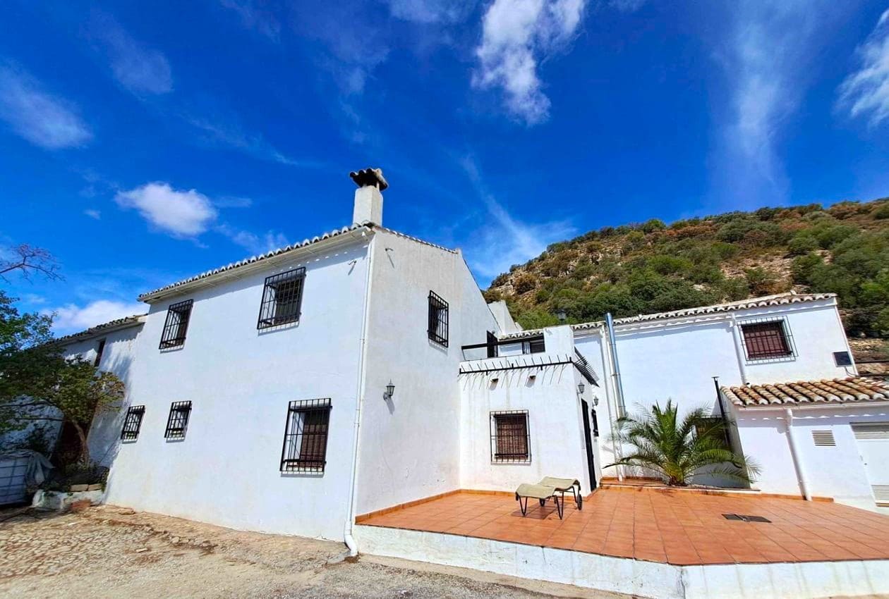 4 soveværelse Semi-Rækkehus til salg i Rute med swimmingpool - € 320.000 (Ref: 7878630)