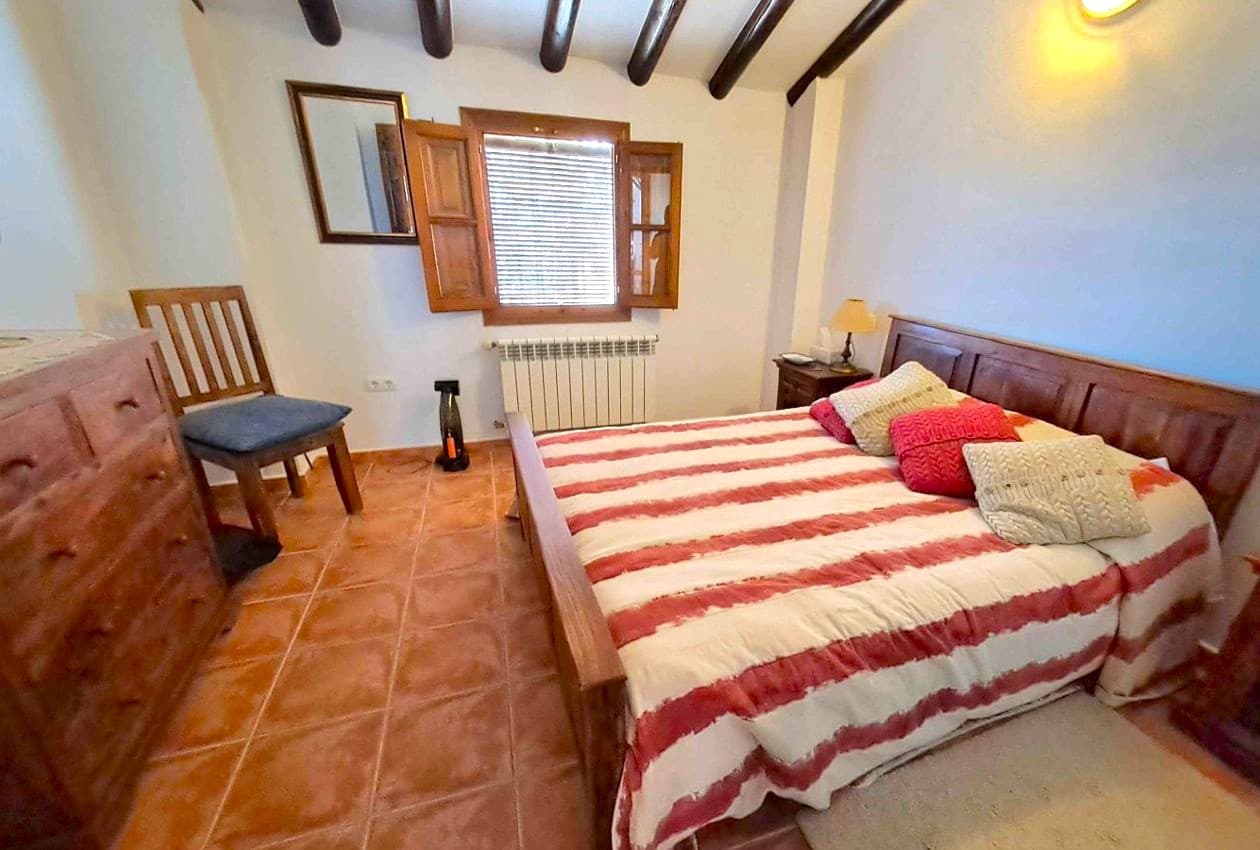 4 soveværelse Semi-Rækkehus til salg i Rute med swimmingpool - € 320.000 (Ref: 7878630)