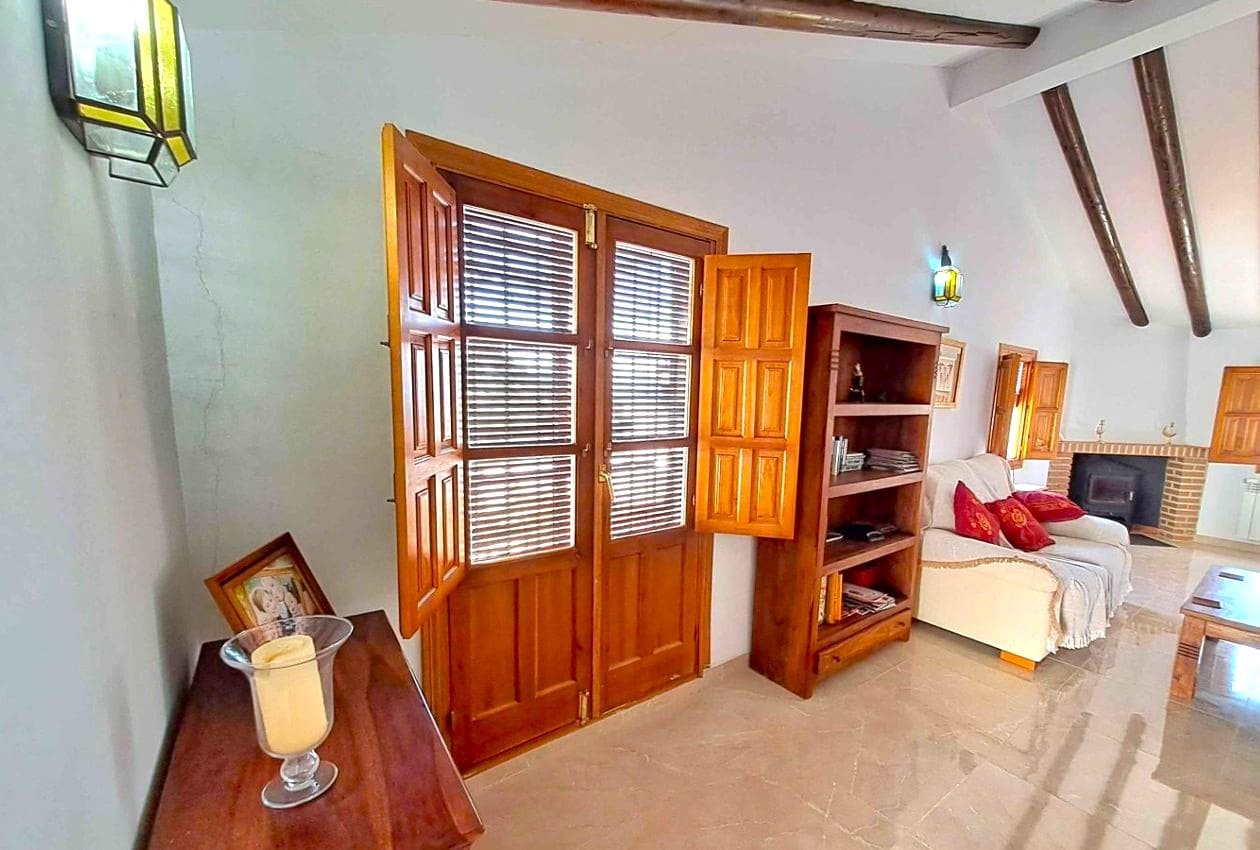 4 soveværelse Semi-Rækkehus til salg i Rute med swimmingpool - € 320.000 (Ref: 7878630)