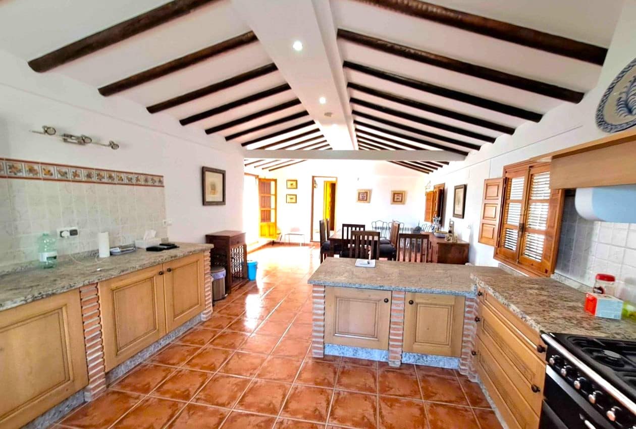 4 soveværelse Semi-Rækkehus til salg i Rute med swimmingpool - € 320.000 (Ref: 7878630)