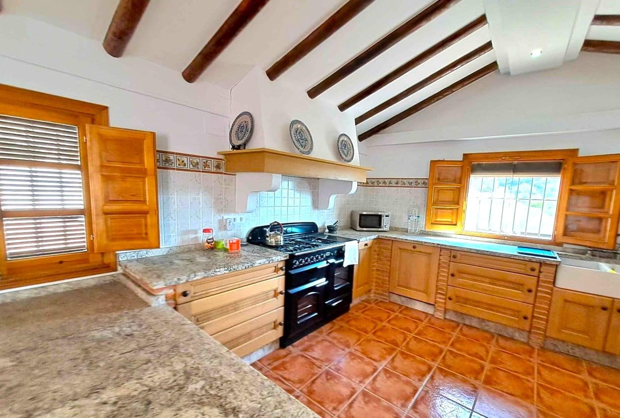 4 soveværelse Semi-Rækkehus til salg i Rute med swimmingpool - € 320.000 (Ref: 7878630)