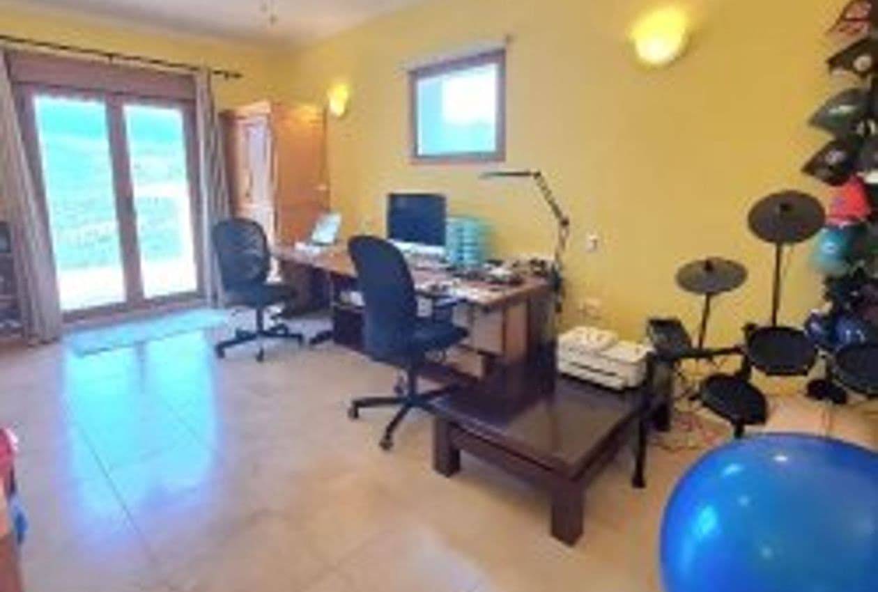 4 soveværelse Finca/Landehus til salg i Algarinejo med swimmingpool - € 360.000 (Ref: 8490294)