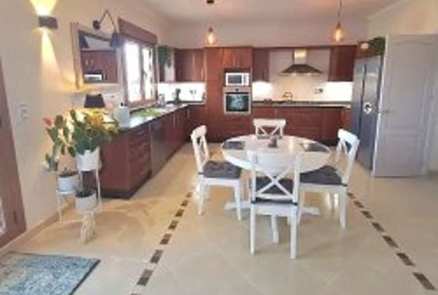 4 sypialnia Finka/Dom wiejski na sprzedaż w Algarinejo z basenem - 360 000 € (Ref: 8490294)