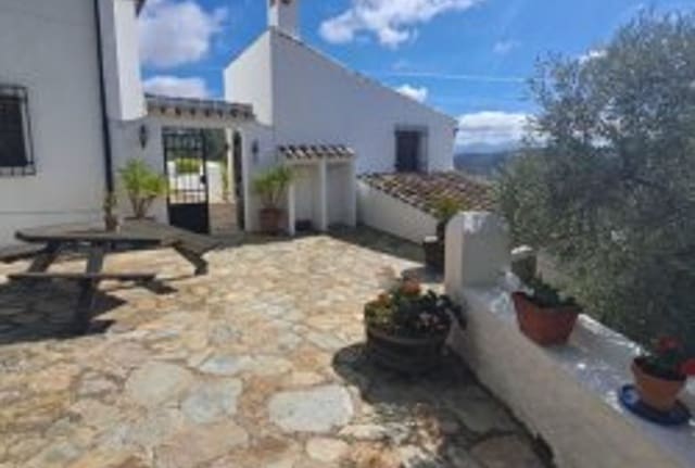 4 soveværelse Finca/Landehus til salg i Iznájar med swimmingpool - € 385.000 (Ref: 8607794)