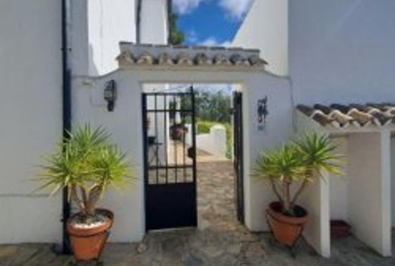 4 slaapkamer Finca/Landhuis te koop in Iznajar met zwembad - € 385.000 (Ref: 8607794)