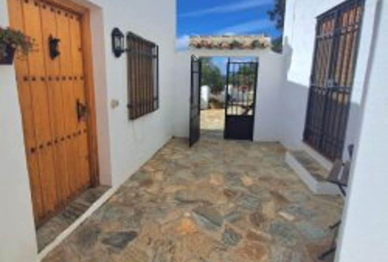 4 slaapkamer Finca/Landhuis te koop in Iznajar met zwembad - € 385.000 (Ref: 8607794)