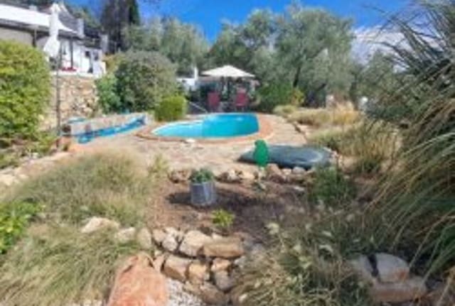 4 soveværelse Finca/Landehus til salg i Iznájar med swimmingpool - € 385.000 (Ref: 8607794)